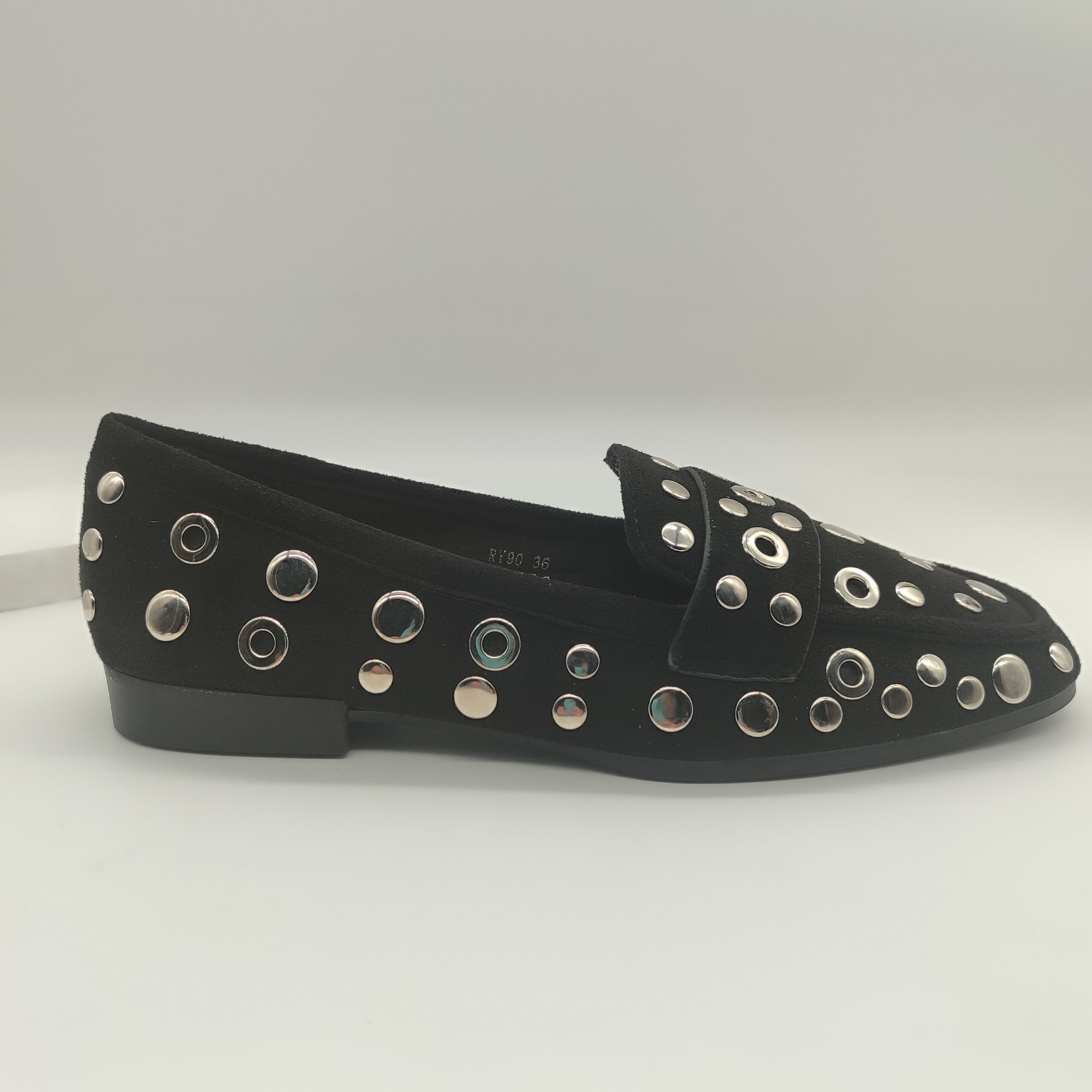 MOCASINES TACHUELAS COLOR NEGRO