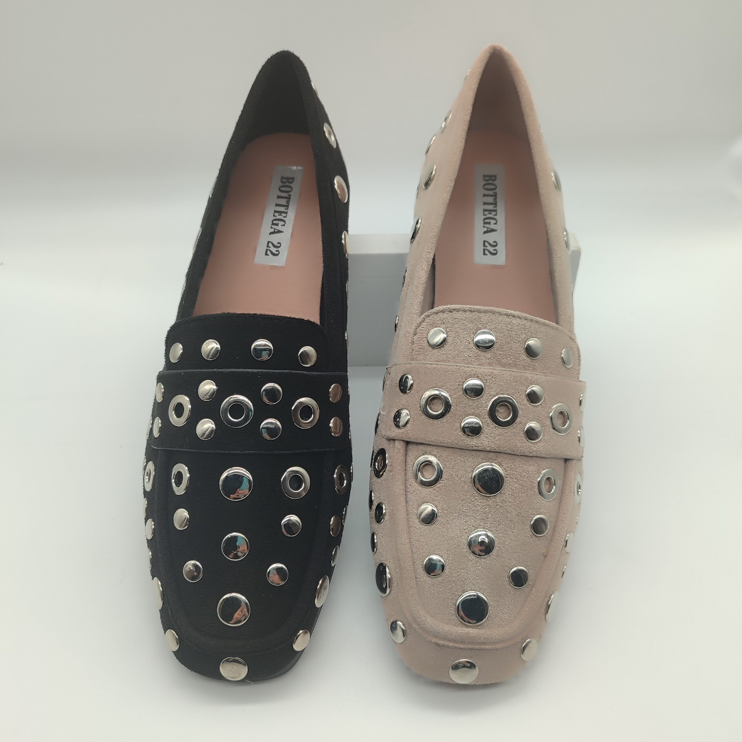 MOCASIN TACHUELAS BAMARA BEIGE