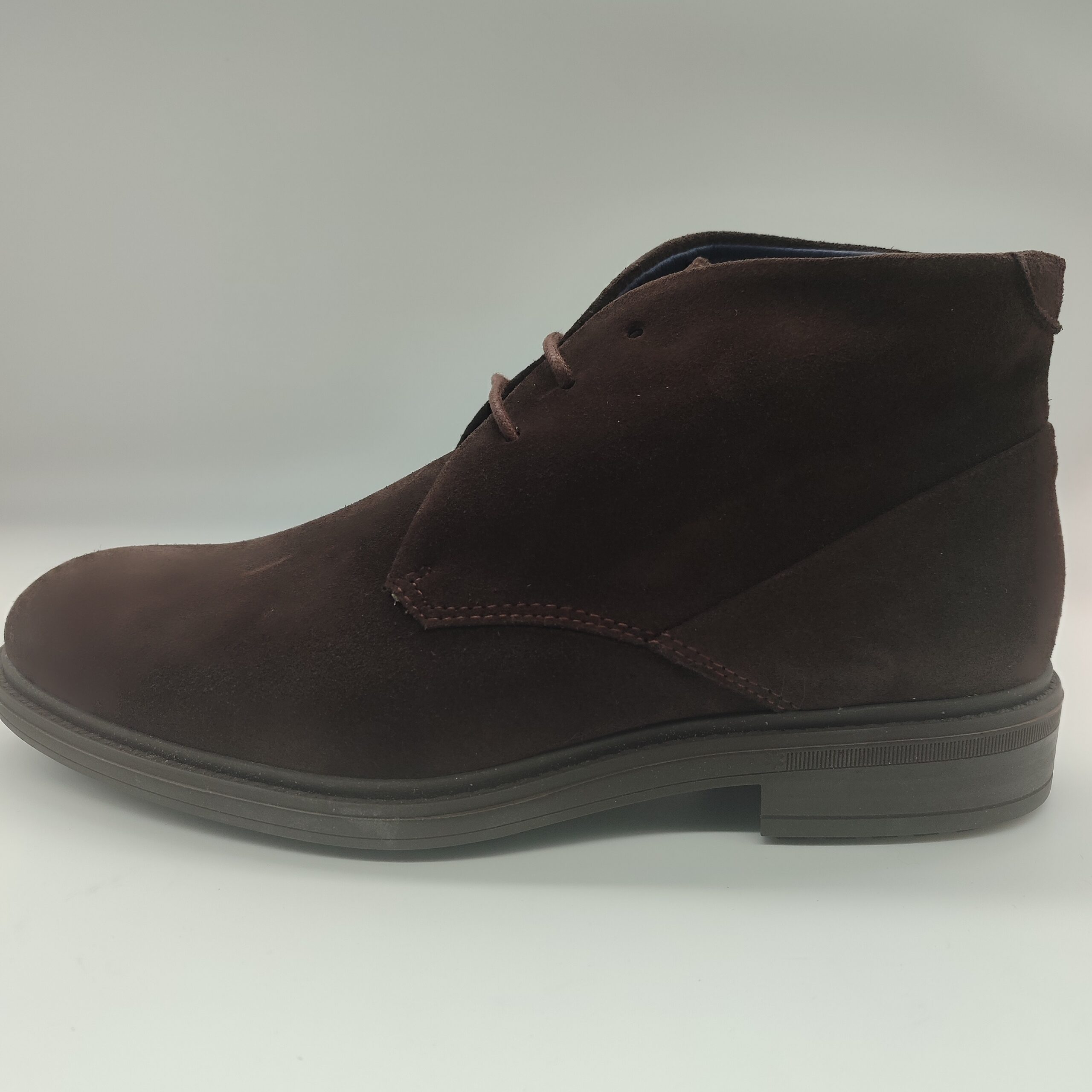 BOTÍN DE HOMBRE CORDONES PITILLOS EN PIEL DE SERRAJE MARRON CHOCOLATE