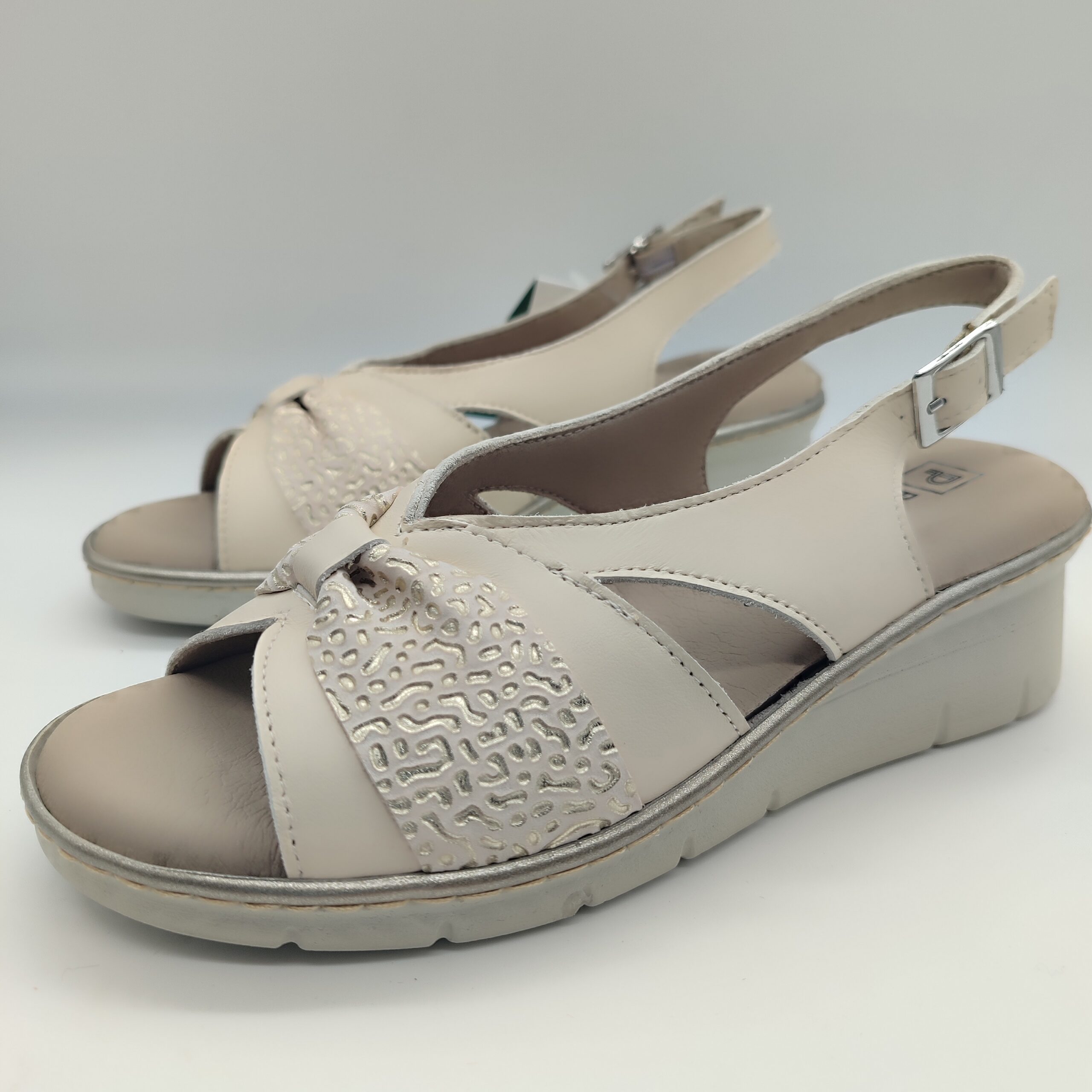 SANDALIA PITILLOS PLANTILLA EXTRAÍBLE LAZO 11013 CREMA