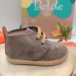 BOTITA CASUAL TOKOLATE CON CORDONES EN SERRATEX TOKOLATE 2107-02